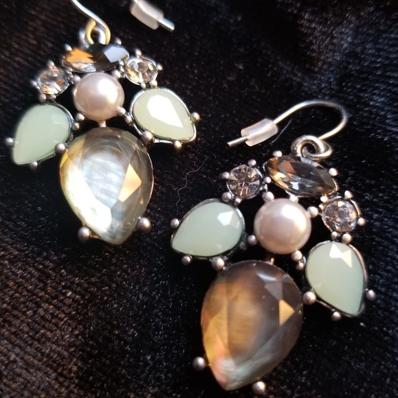 Chloe + Isabel Jewelry - Chloe & Isabel Drop Earrings EUC